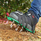 💎 50% DE RÉDUCTION ! 💎 Chaussures Aérateur de Pelouse – Crampons en Fer Zingué, Taille Ajustable & Semelles Antidérapantes 🌿👟